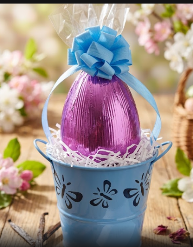 МЕТАЛНА КОШНИЧКА С ШОКОЛАДОВО ЯЙЦЕ И ИЗНЕНАДА 150 ГР /СИНЯ / 