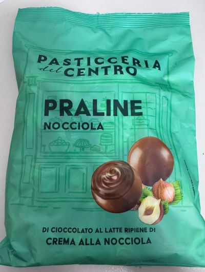 ШОКОЛАДОВИ БОНБОНИ ПАСТИЧЕРИЯ ДЕЛ ЧЕНТРО С ЛЕШНИКОВ КРЕМ 250 ГР /ЗЕЛЕНИ/