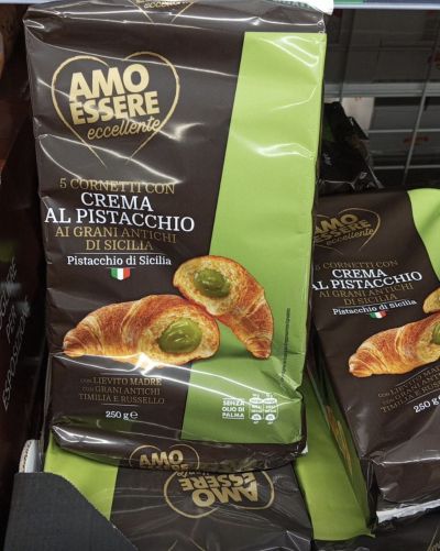 КРОАСАНИ АМО ЕСЕРЕ С ШАМ ФЪСТЪК 5 БР В ПАКЕТ 250 ГР