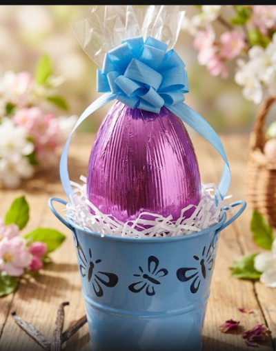 МЕТАЛНА КОШНИЧКА С ШОКОЛАДОВО ЯЙЦЕ И ИЗНЕНАДА 150 ГР /СИНЯ / 