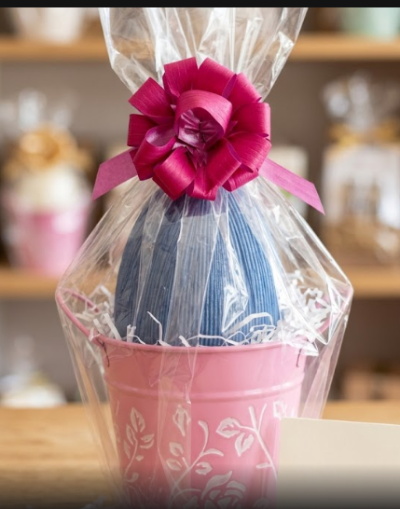 МЕТАЛНА КОШНИЧКА С ШОКОЛАДОВО ЯЙЦЕ И ИЗНЕНАДА 150 ГР / РОЗОВА / 